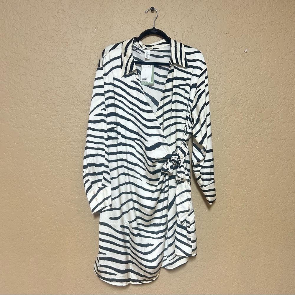 H&M black and white striped wrap dress size XXL brand new polyester